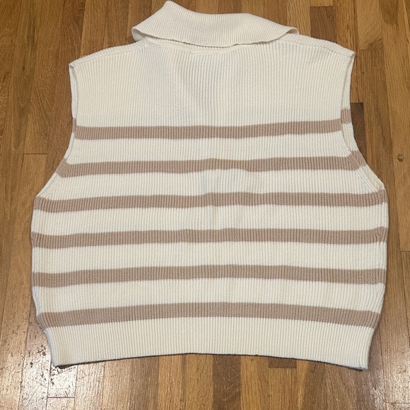 Double Zero | Women’s Striped Sleeveless Zip-Up Sweater Vest - Picture 8 of 11